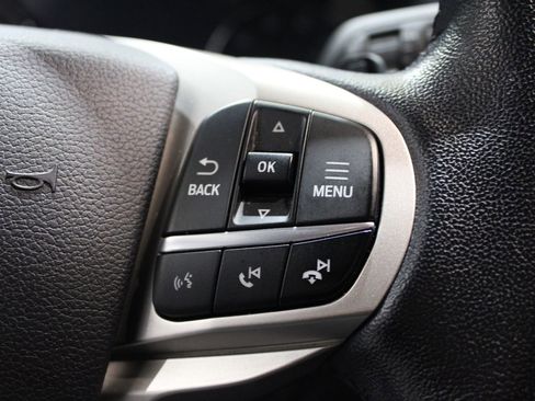 Used 2020 Ford Explorer XLT image 23