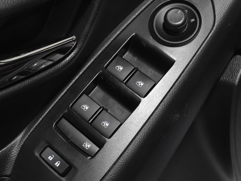 Used 2018 Chevrolet Trax LS image 9