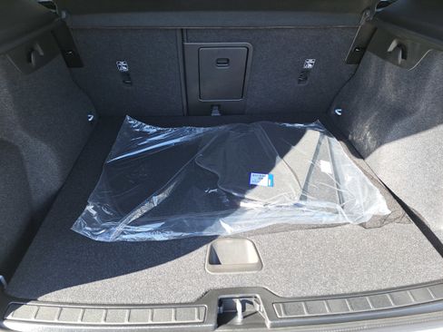 New 2026 Volvo XC40 B4 Core w/ Climate Package image 8