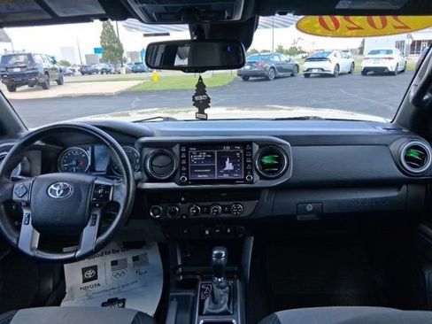 Used 2020 Toyota Tacoma TRD Off-Road AWD/4WD image 14