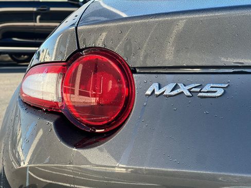 Used 2017 MAZDA MX-5 Miata RF Grand Touring image 25