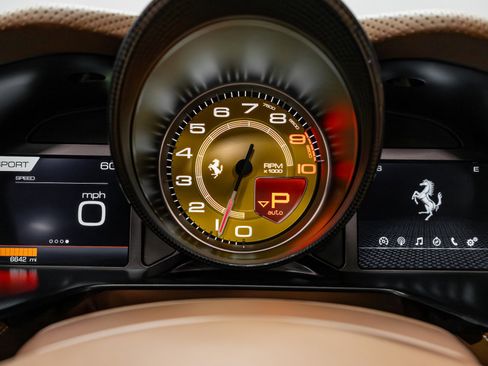 Used 2021 Ferrari 812 GTS image 12