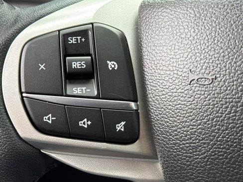 Used 2023 Ford Explorer XLT AWD/4WD image 20