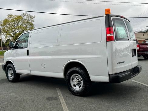 Used 2020 Chevrolet Express 2500 w/ Driver Convenience Package RWD image 6