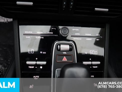 Used 2022 Porsche Cayenne E-Hybrid Coupe image 31