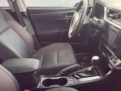 Used 2018 Toyota Corolla LE image 5