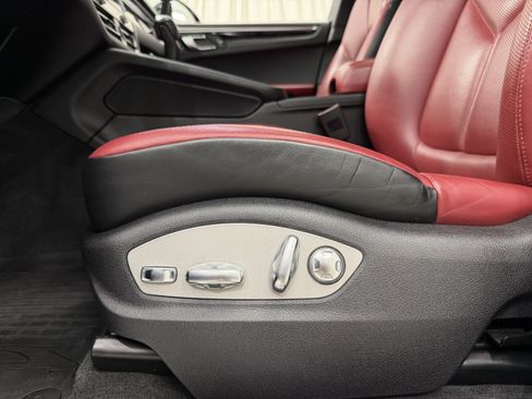 Certified 2023 Porsche Macan S AWD/4WD image 32