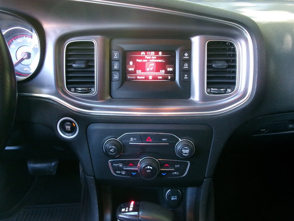 Used 2016 Dodge Charger SE RWD image 19
