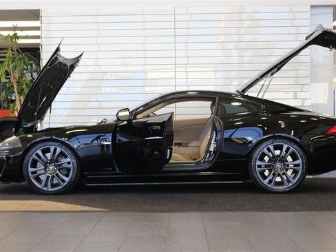 Used 2010 Jaguar XKR R RWD image 10