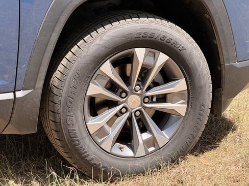 Used 2025 Chevrolet Equinox LT w/ Convenience Package II image 10