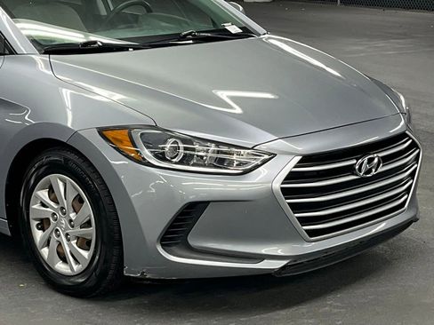 Used 2017 Hyundai Elantra SE image 33