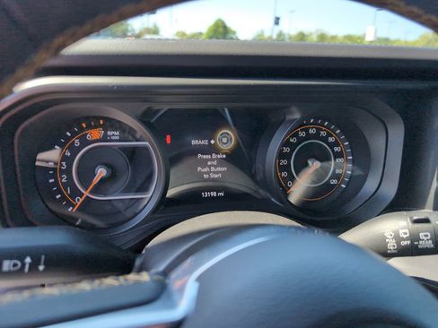 Used 2024 Jeep Wrangler Unlimited Sahara w/ Technology Group AWD/4WD image 6