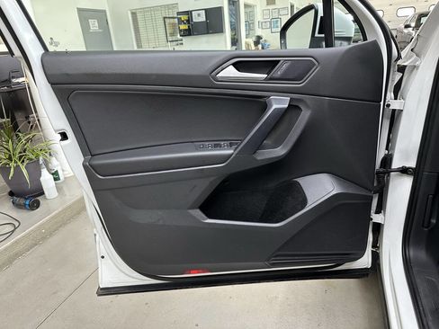 Used 2021 Volkswagen Tiguan S image 10