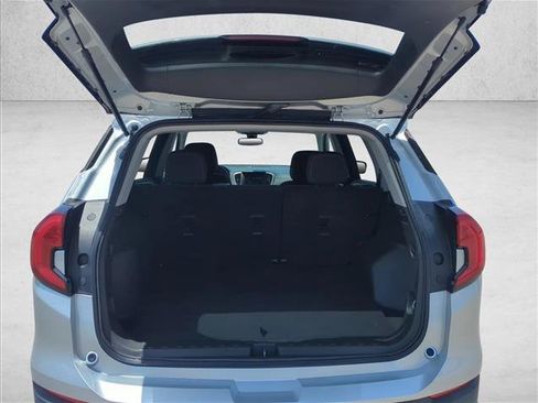 Used 2022 GMC Terrain SLE FWD image 7
