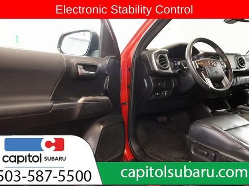 Used 2021 Toyota Tacoma TRD Off-Road w/ TRD Premium Off Road Package AWD/4WD image 10