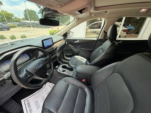 Used 2020 Ford Escape Titanium w/ Titanium Premium Package 2.0 AWD/4WD image 21