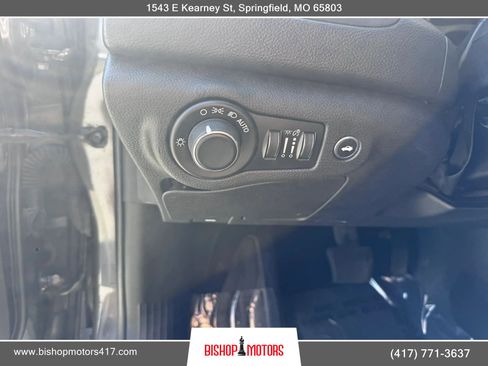 Used 2015 Chrysler 200 Limited w/ Convenience Group image 18