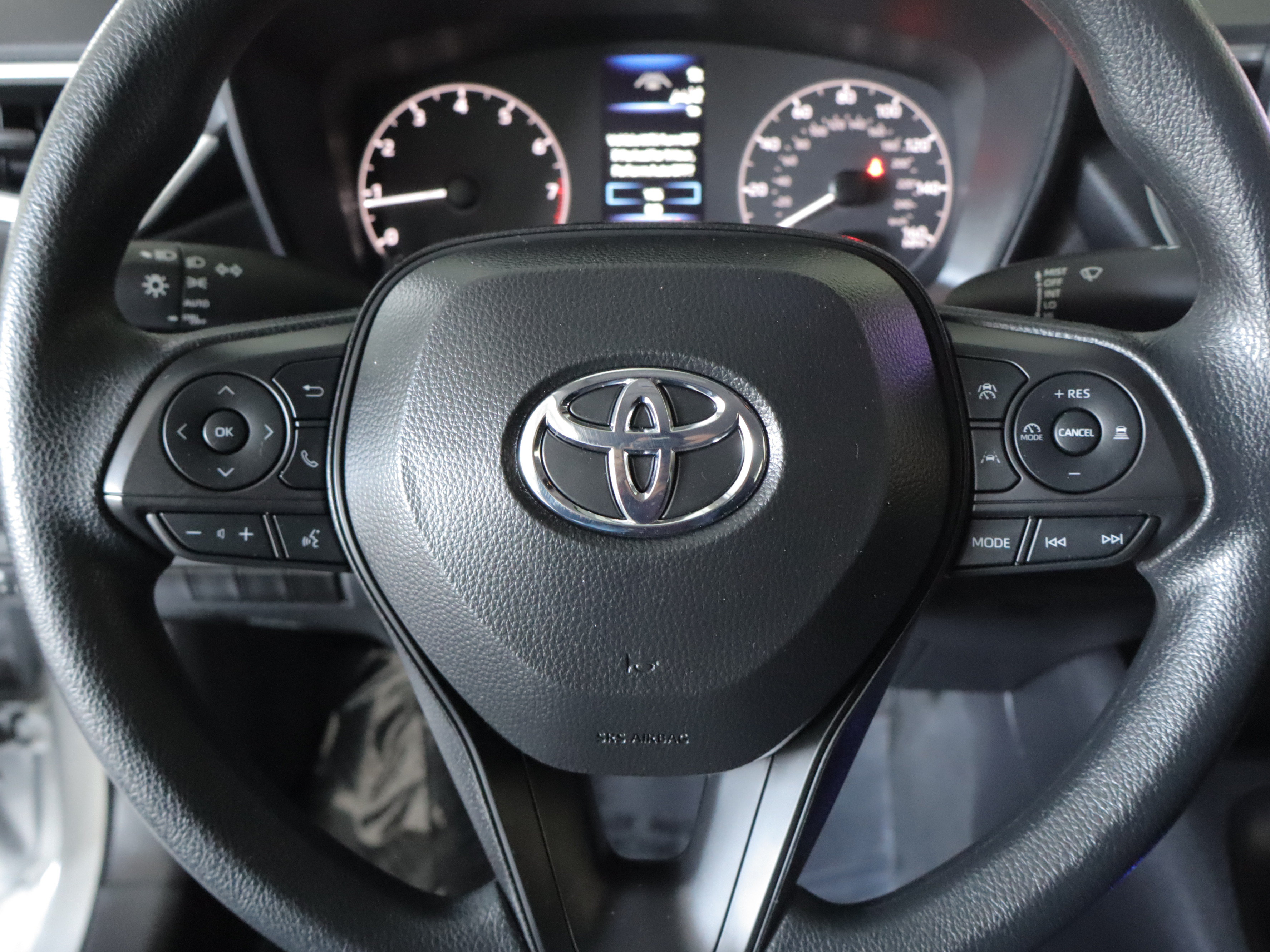 Used 2024 Toyota Corolla LE w/ LE Convenience Package FWD image 12