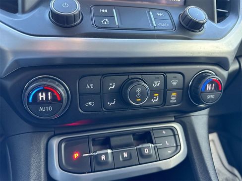 Used 2021 GMC Acadia SLT w/ Premium Package image 17