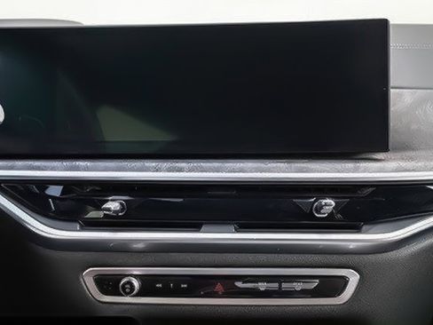 Used 2023 BMW X7 M60i image 28