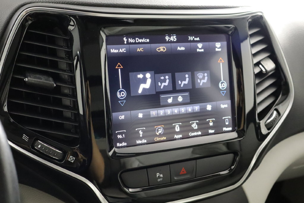 Used 2019 Jeep Cherokee Limited FWD image 34