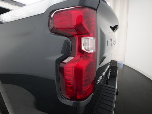 Used 2022 Chevrolet Silverado 1500 LT AWD/4WD image 30
