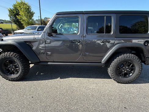 Used 2025 Jeep Wrangler Unlimited Sport AWD/4WD image 11