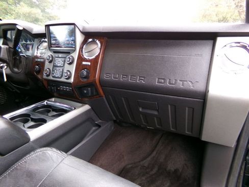 Used 2014 Ford F350 Lariat w/ Lariat Interior Package image 18