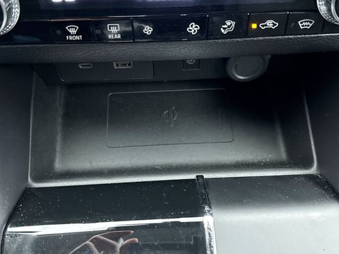 Used 2024 Mitsubishi Outlander SE AWD/4WD image 17