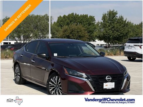 Used 2025 Nissan Altima 2.5 SV FWD image 2