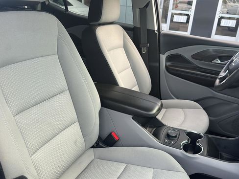 Used 2023 GMC Terrain SLE w/ Driver Convenience Package image 4