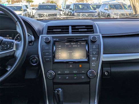 Used 2016 Toyota Camry SE image 20