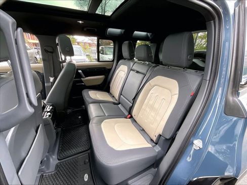 Used 2022 Land Rover Defender 110 X-Dynamic SE image 28