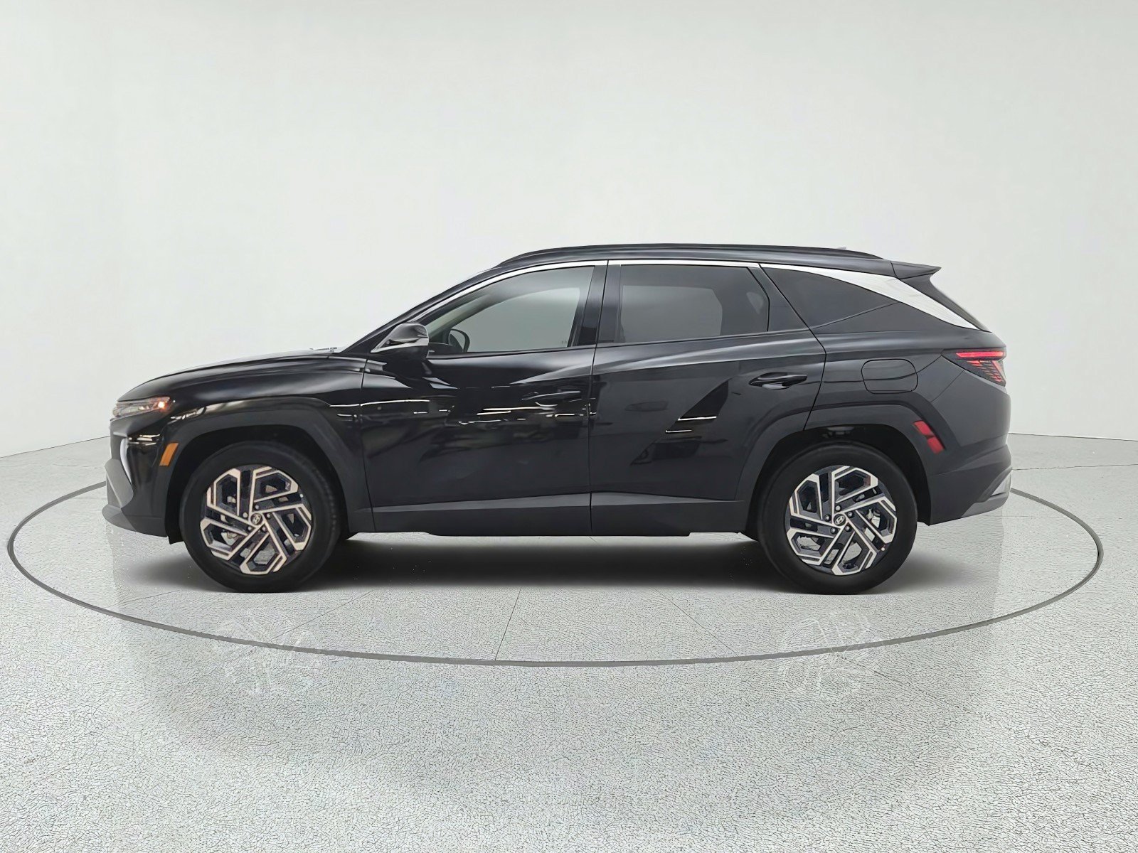 Used 2025 Hyundai Tucson Limited AWD/4WD image 8
