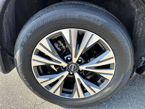 Certified 2023 Nissan Rogue SV w/ SV Premium B Package FWD image 11