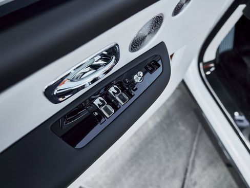 Used 2026 Rolls-Royce Cullinan image 38