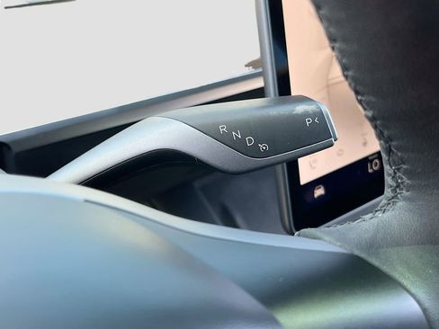 Used 2023 Tesla Model 3 Standard Range image 16