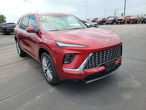 Used 2025 Buick Enclave Avenir AWD/4WD image 3
