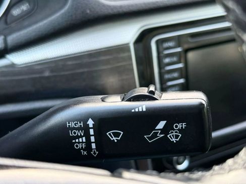 Used 2017 Volkswagen Passat 1.8T SE image 32