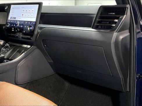 Used 2024 Lexus GX 550 w/ Accessory Package (Z1) AWD/4WD image 19