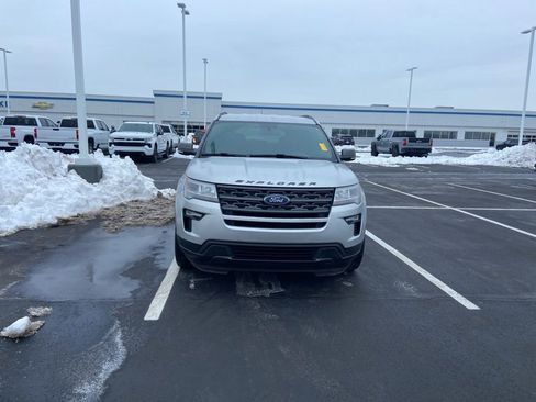 Used 2019 Ford Explorer XLT w/ Equipment Group 202A image 8