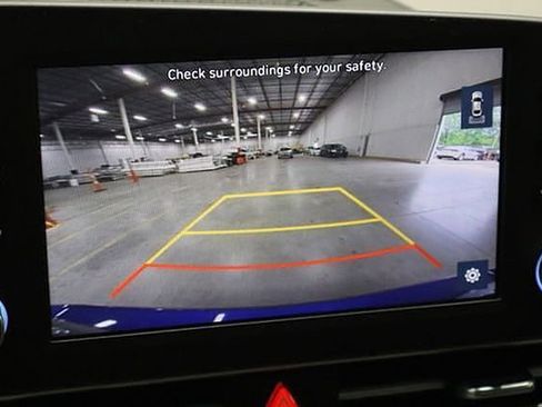 Used 2023 Hyundai Elantra SEL w/ Preferred Accessory Package image 8