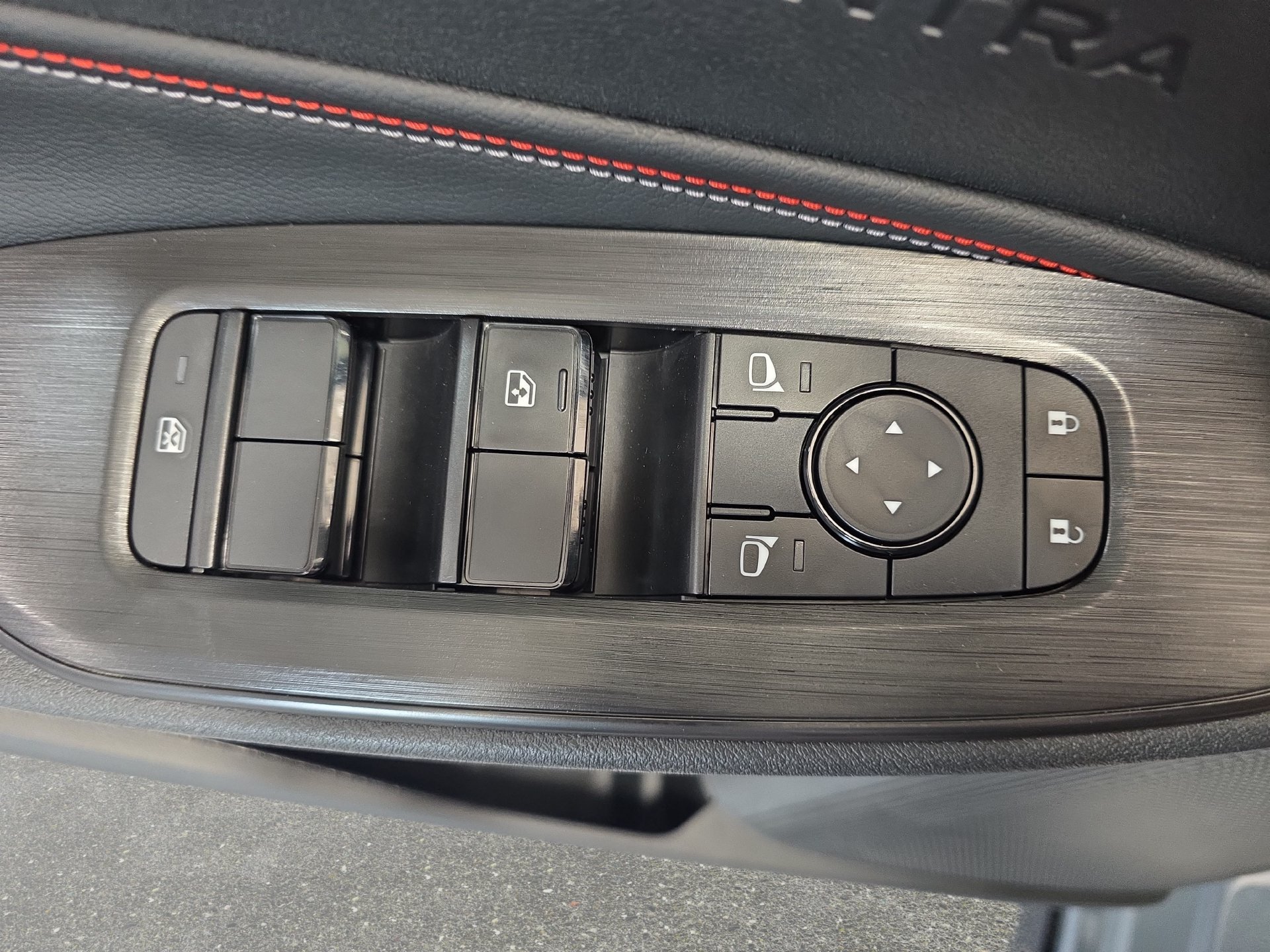 New 2027 Nissan Sentra SR w/ Floor Mat Package FWD image 27