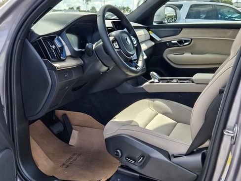 New 2026 Volvo XC90 B6 Plus w/ Protection Package Premier image 14