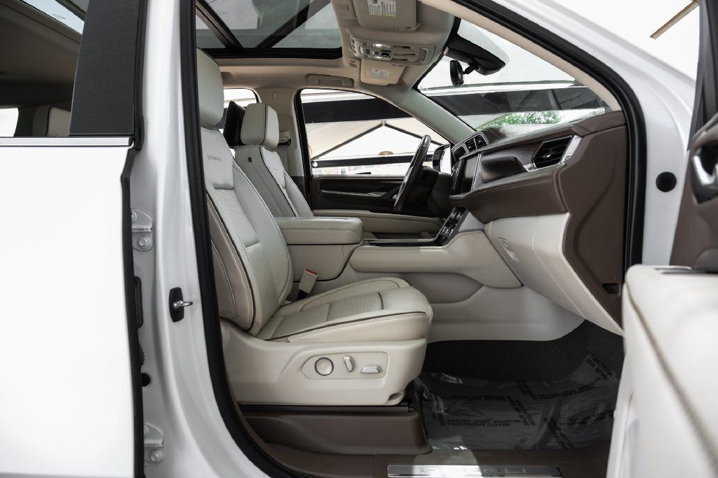 Used 2021 GMC Yukon XL Denali w/ Denali Premium Package RWD image 38