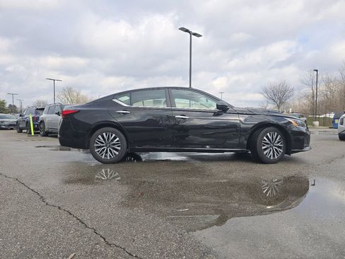 Used 2024 Nissan Altima 2.5 SV image 13