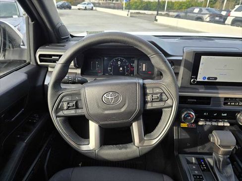 Certified 2025 Toyota Tacoma SR5 AWD/4WD image 21