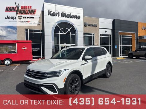 Used 2023 Volkswagen Tiguan SE FWD image 1