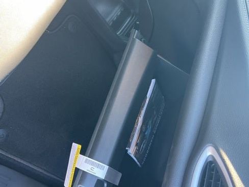 Used 2026 Chrysler Pacifica Select image 16