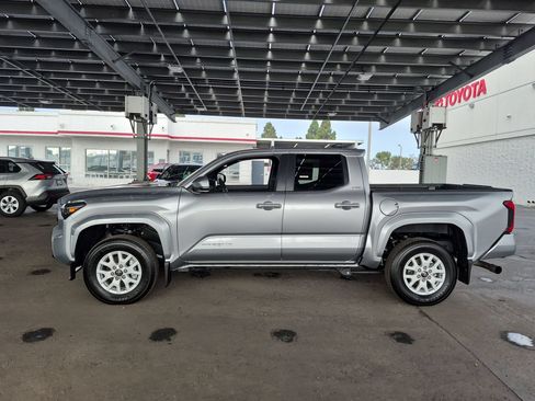 Used 2026 Toyota Tacoma SR5 RWD image 4